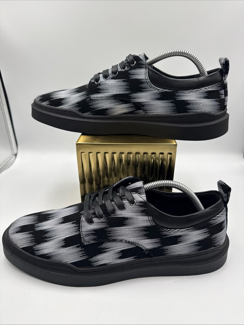 Men's Shoes Size 10  Giorgio Brutini Black and White